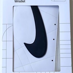 Nike Icon Blazer Wristlet 7"W x 5 1/2"H x 3/8"D  White for Cards Phone Money NEW